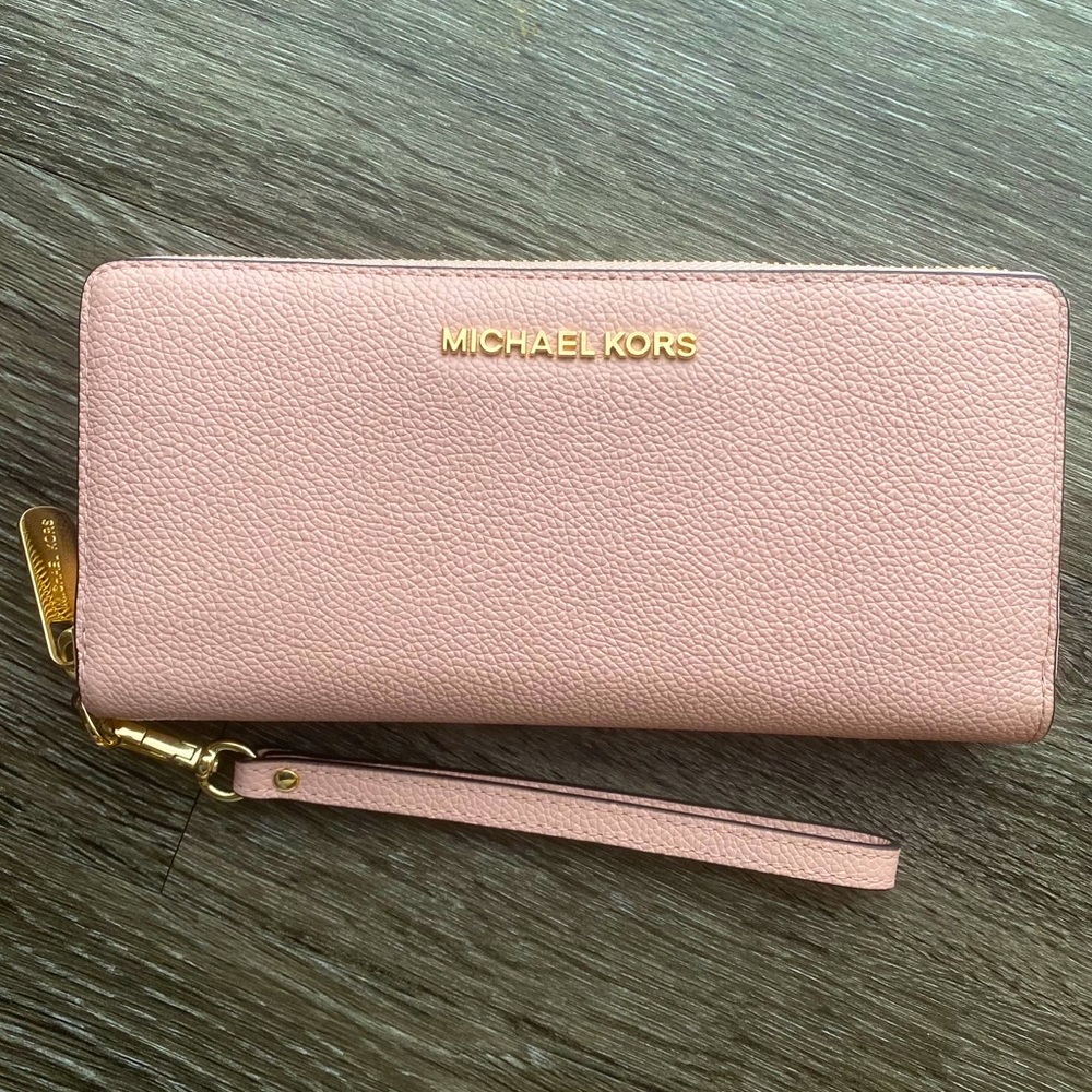 Michael Kors Jet Set Travel Wallet